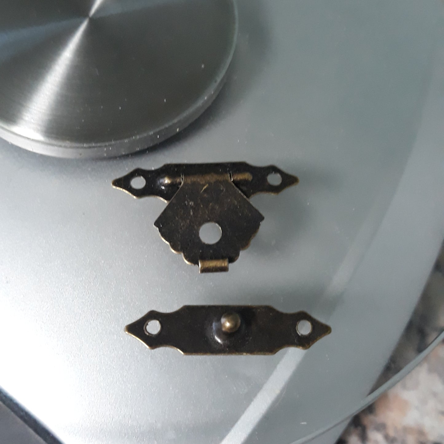 Sada kovových zámkov