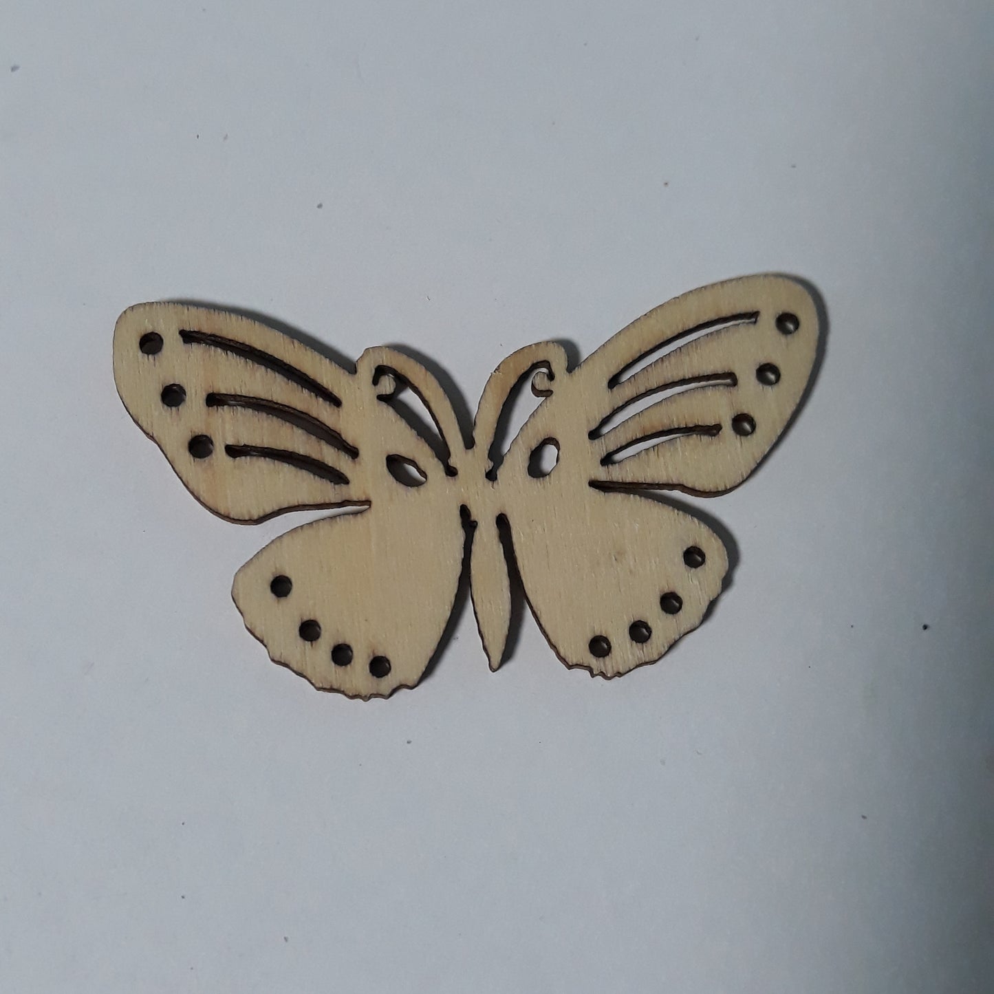 Drevený výrez Motýlik