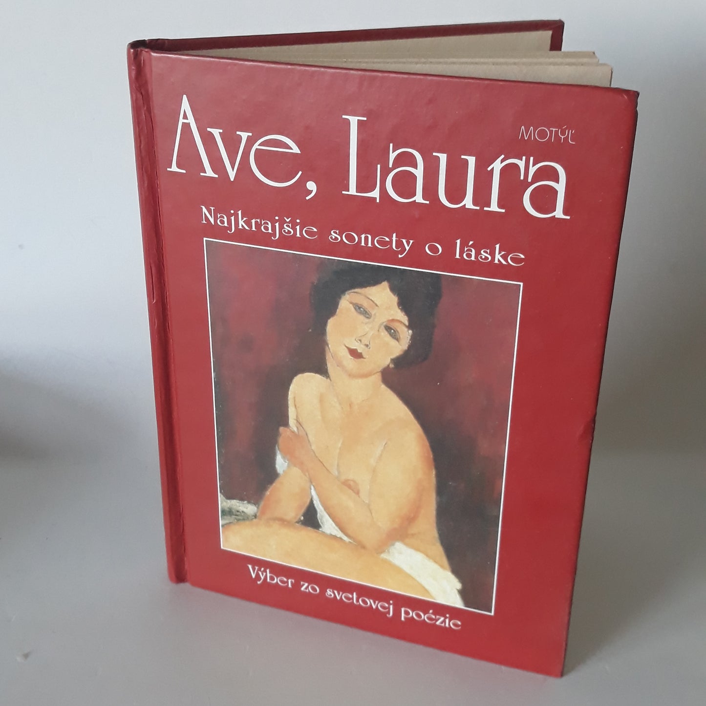 Ave, Laura