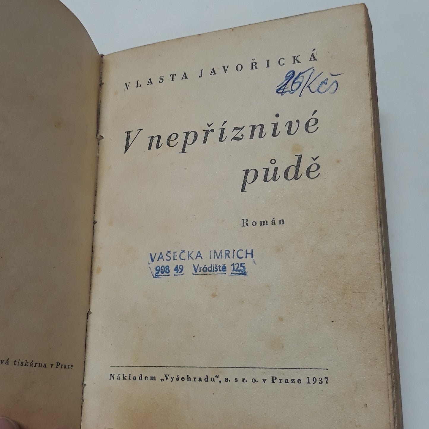 Lurdští poutníci, Patnáct věží, V nepříznivé půdě