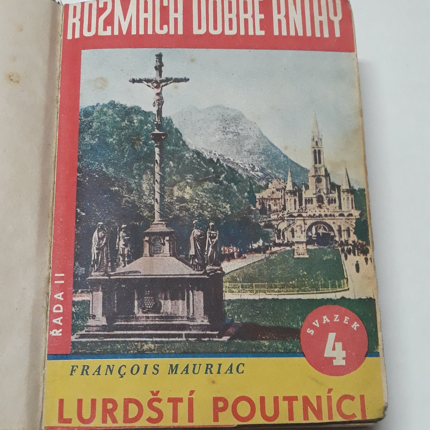 Lurdští poutníci, Patnáct věží, V nepříznivé půdě