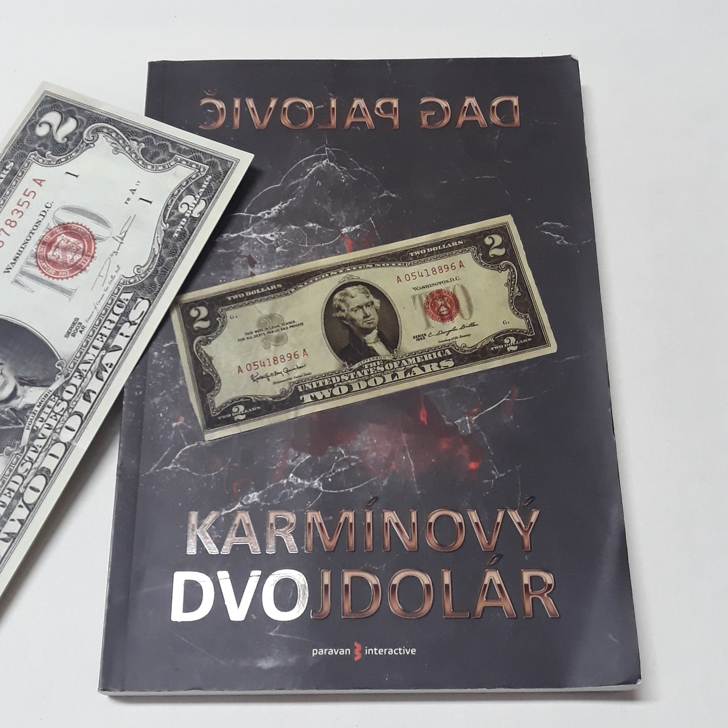 Karmínový dvojdolár