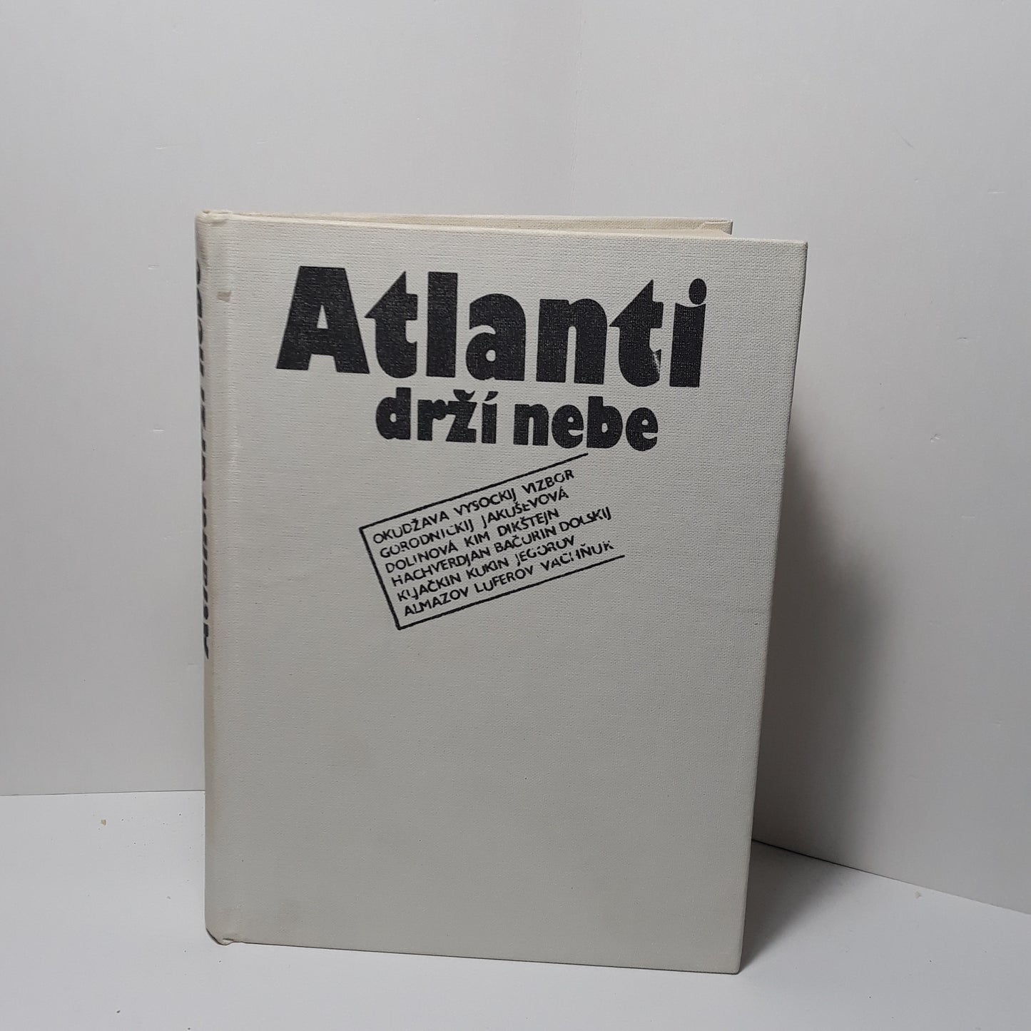 Atlanti drží nebe