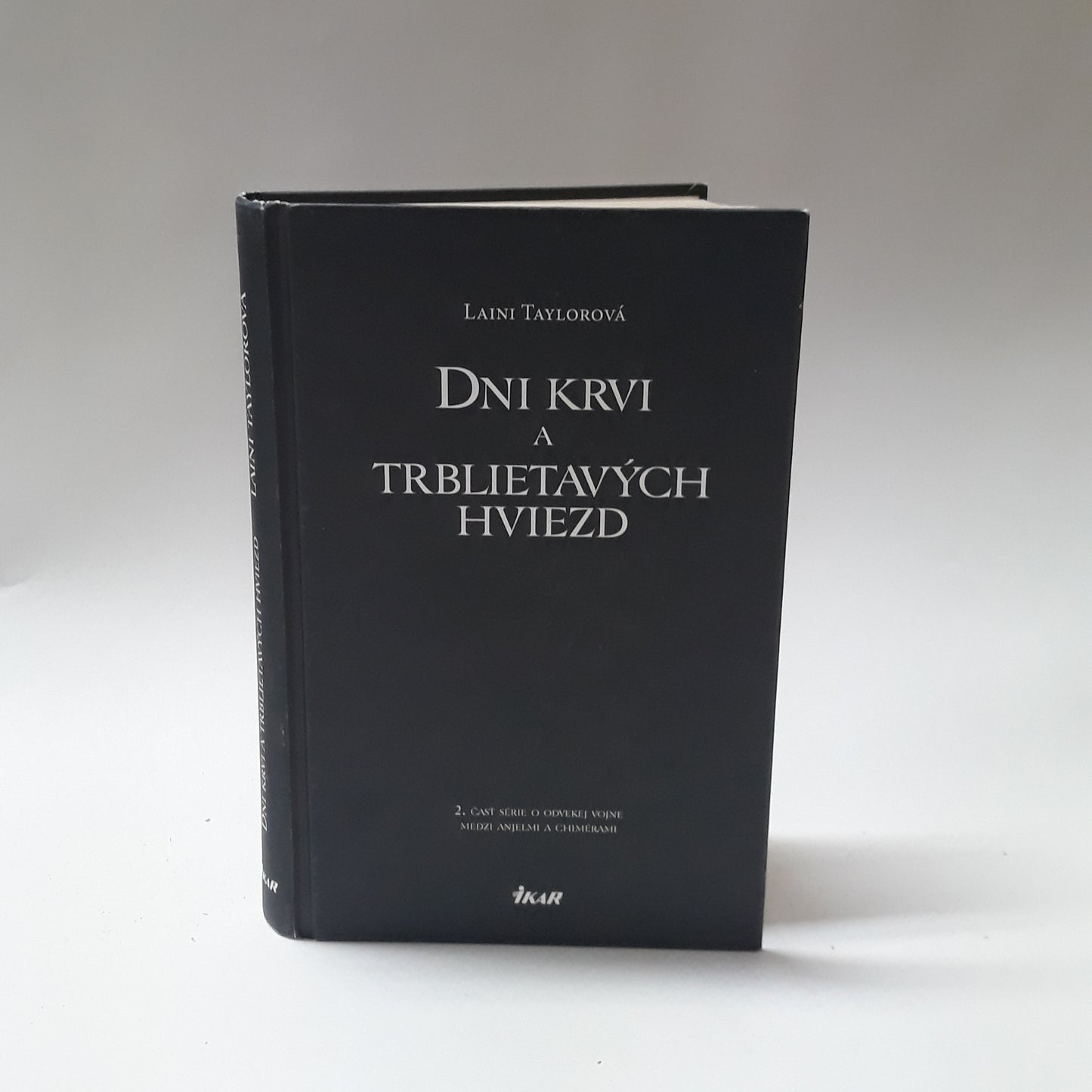Dni krvi a trblietavých hviezd