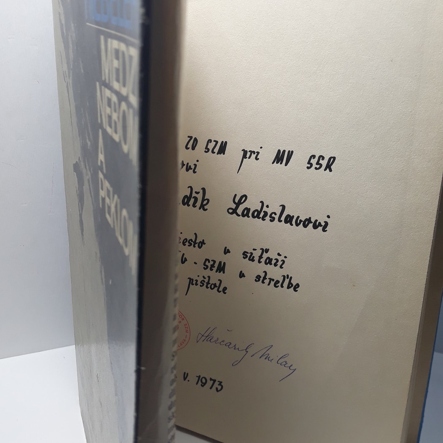 Medzi nebom a peklom