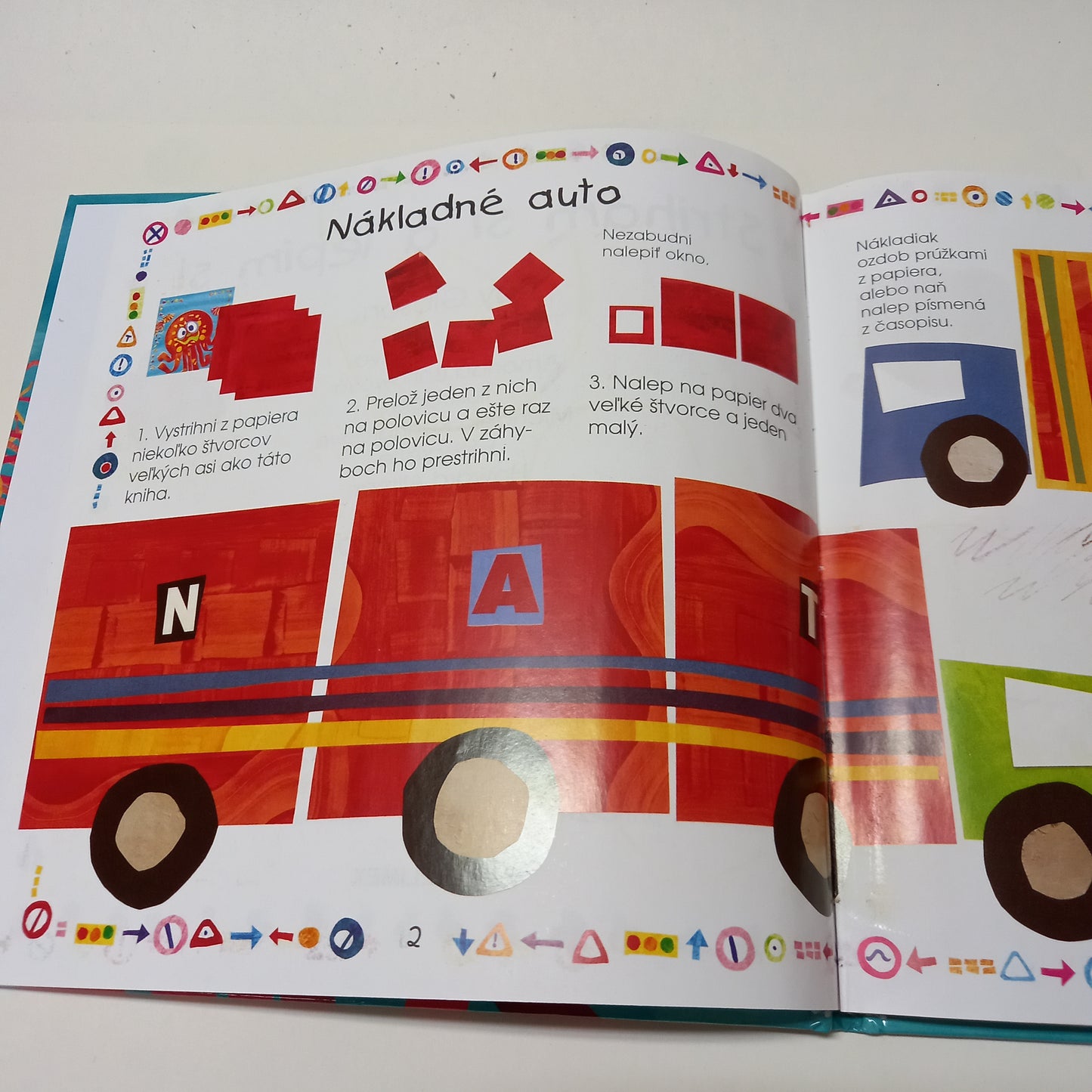 Strihám si a lepím si