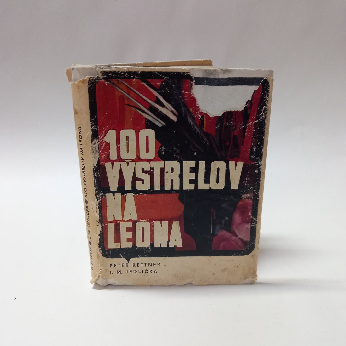 100 výstrelov na Leóna