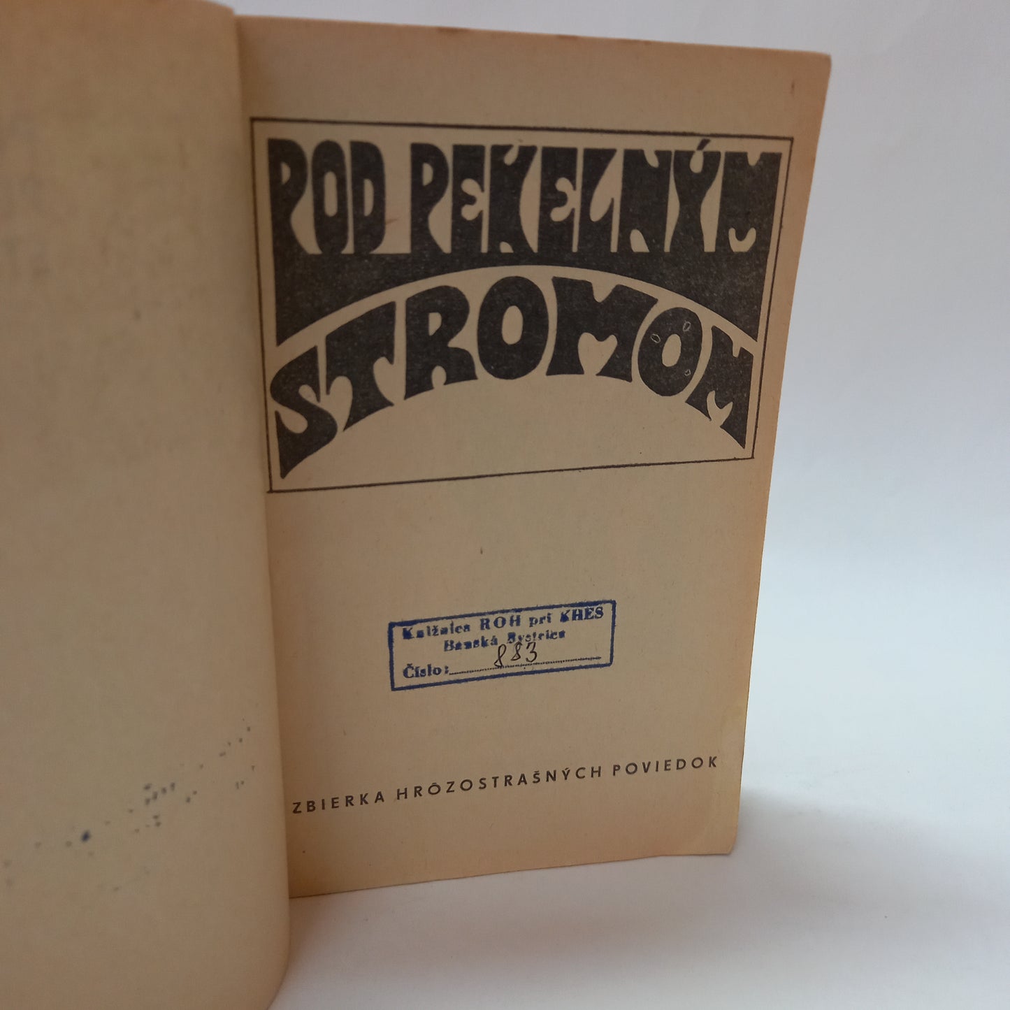 Pod pekelným stromom