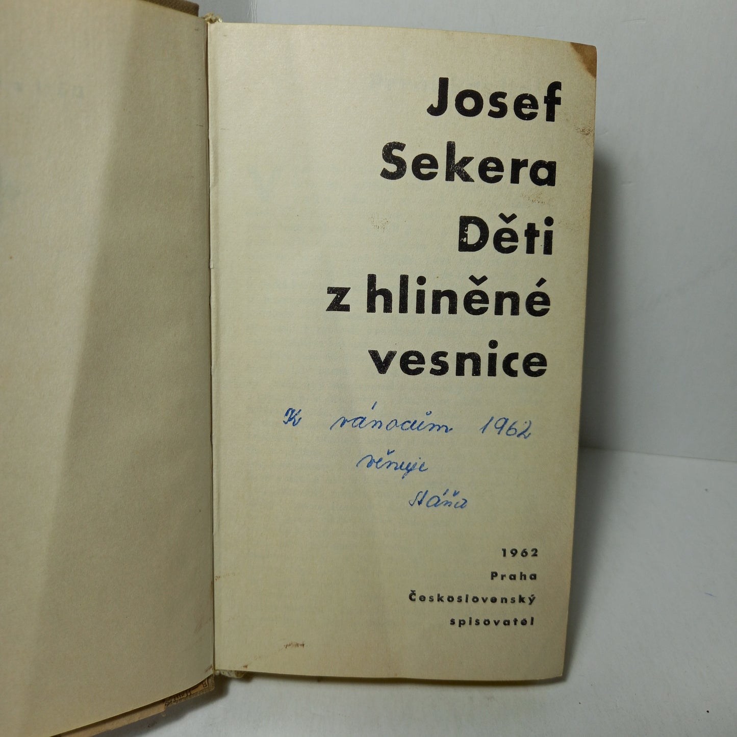 Děti z hlinĕné vesnice