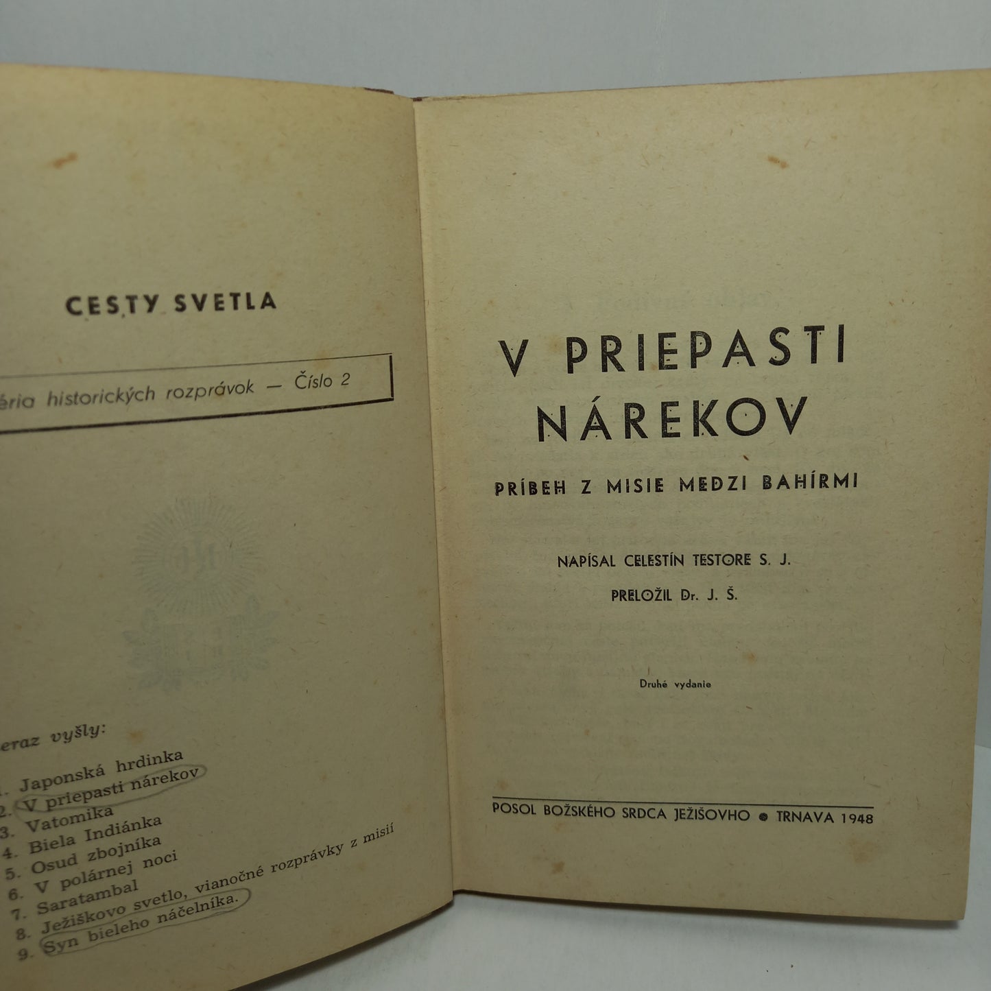 V priepasti nárekov