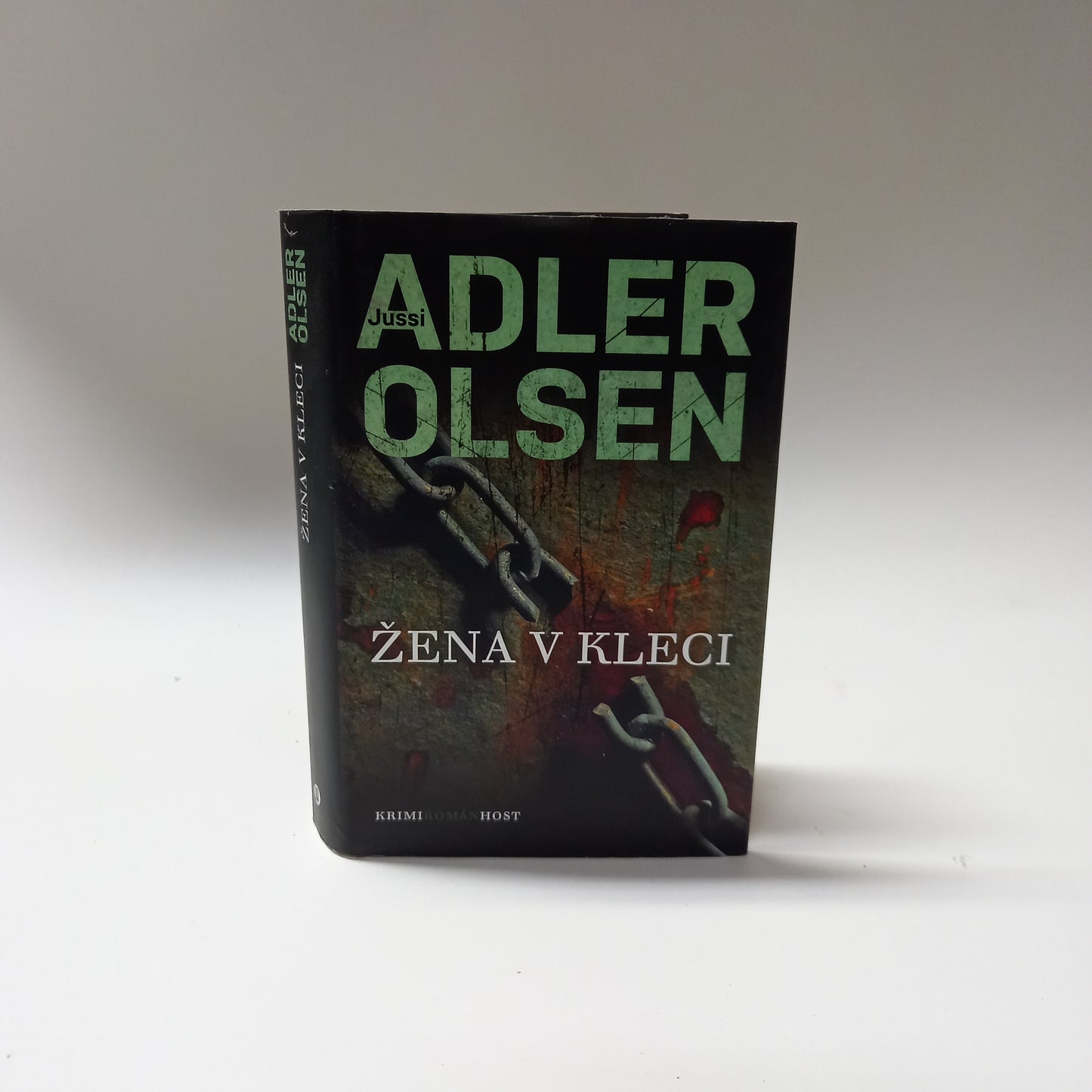 Žena v kleci