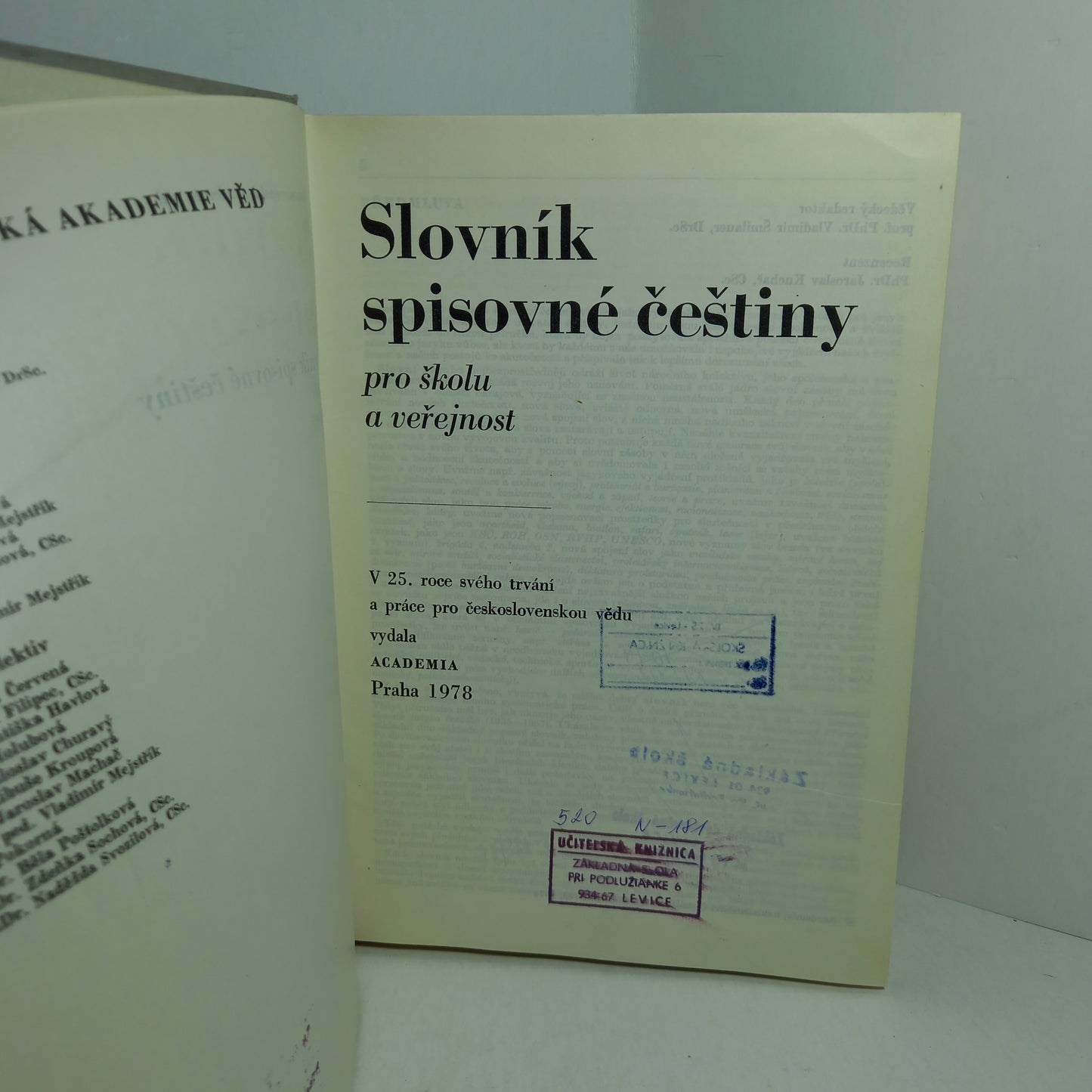 Slovník spisovné češtiny pro školu a veřejnost