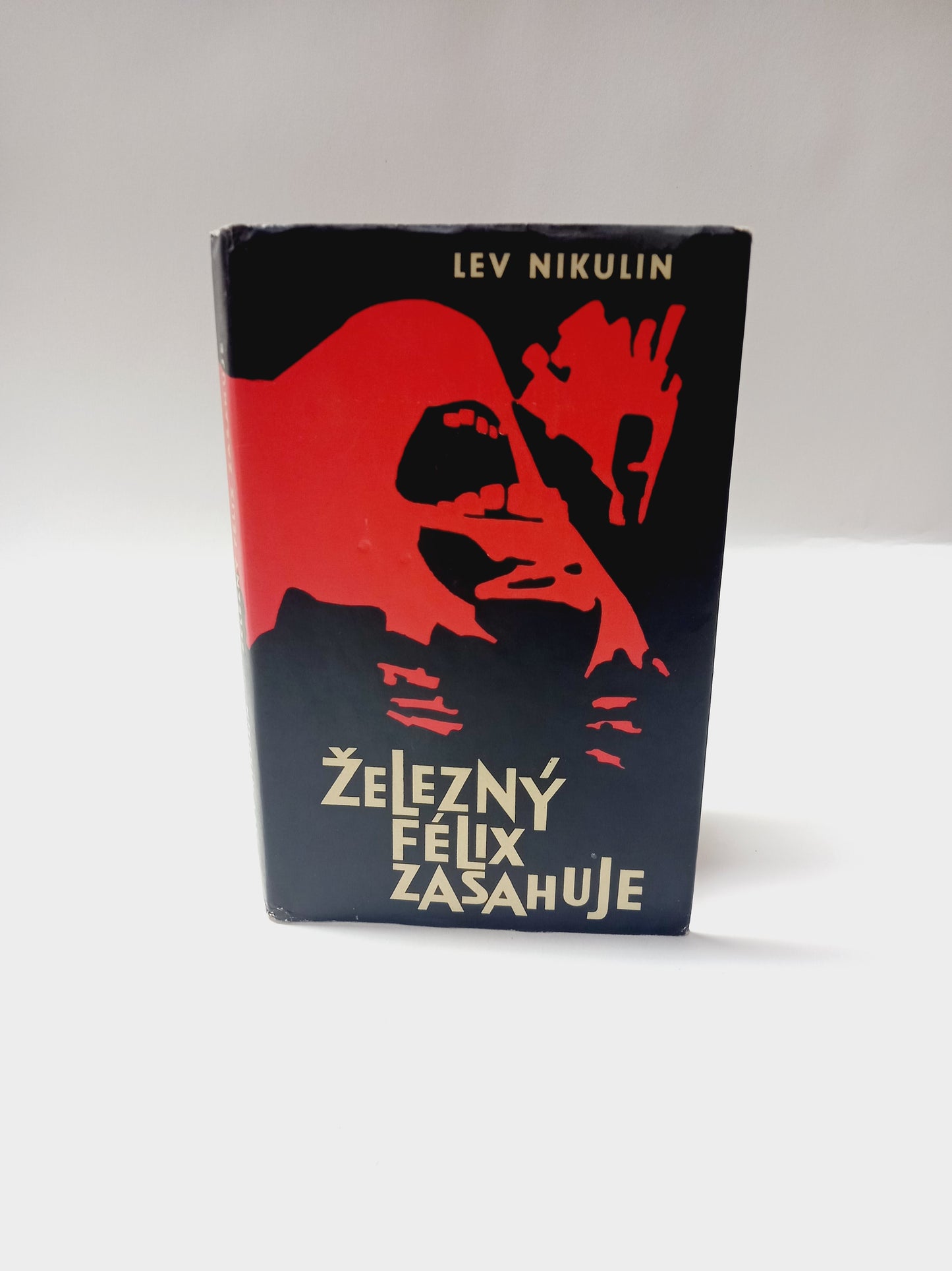 Železný Félix zasahuje