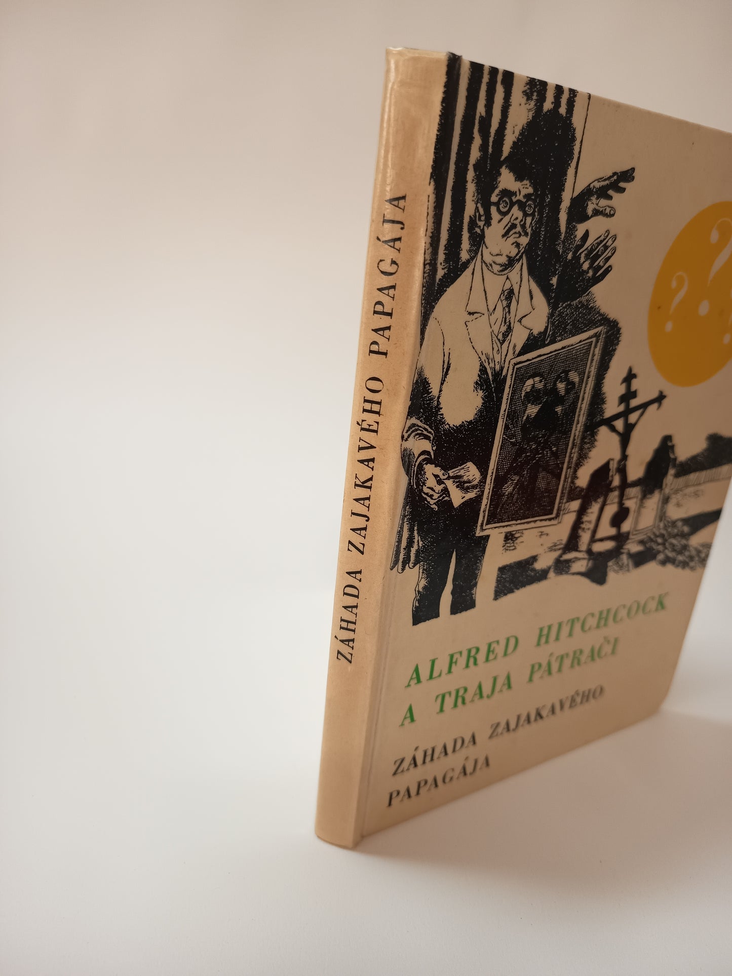 Alfred Hitchcock a Traja pátrači - Záhada zajakavého papagája