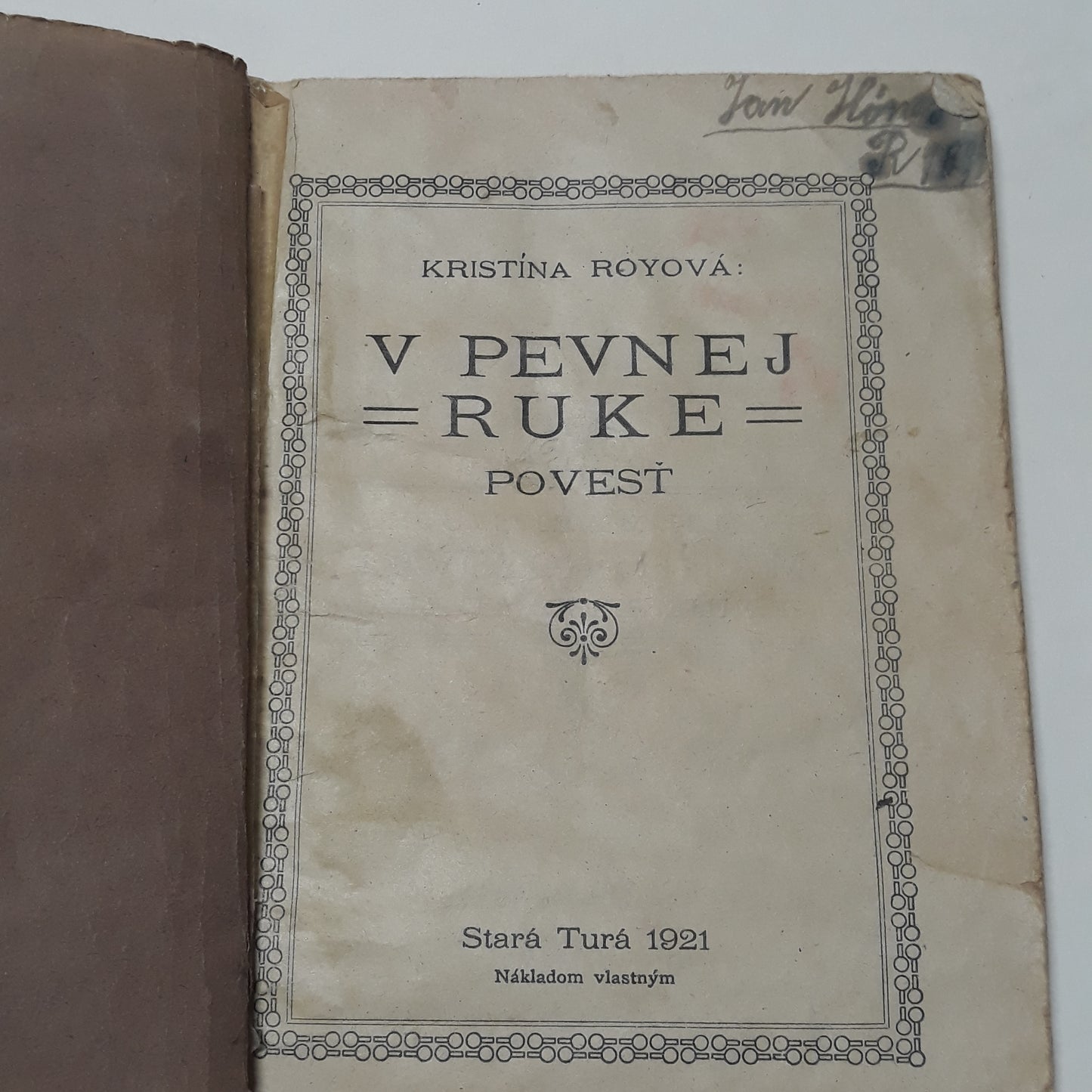 V pevnej ruke