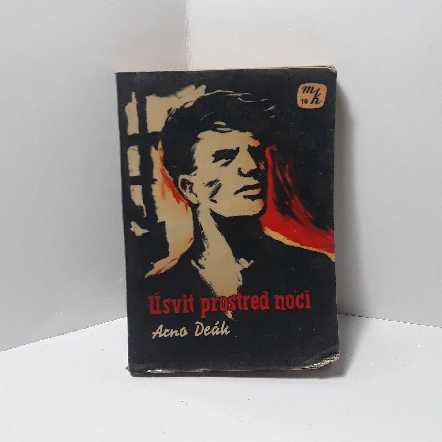 Úsvit prostred noci