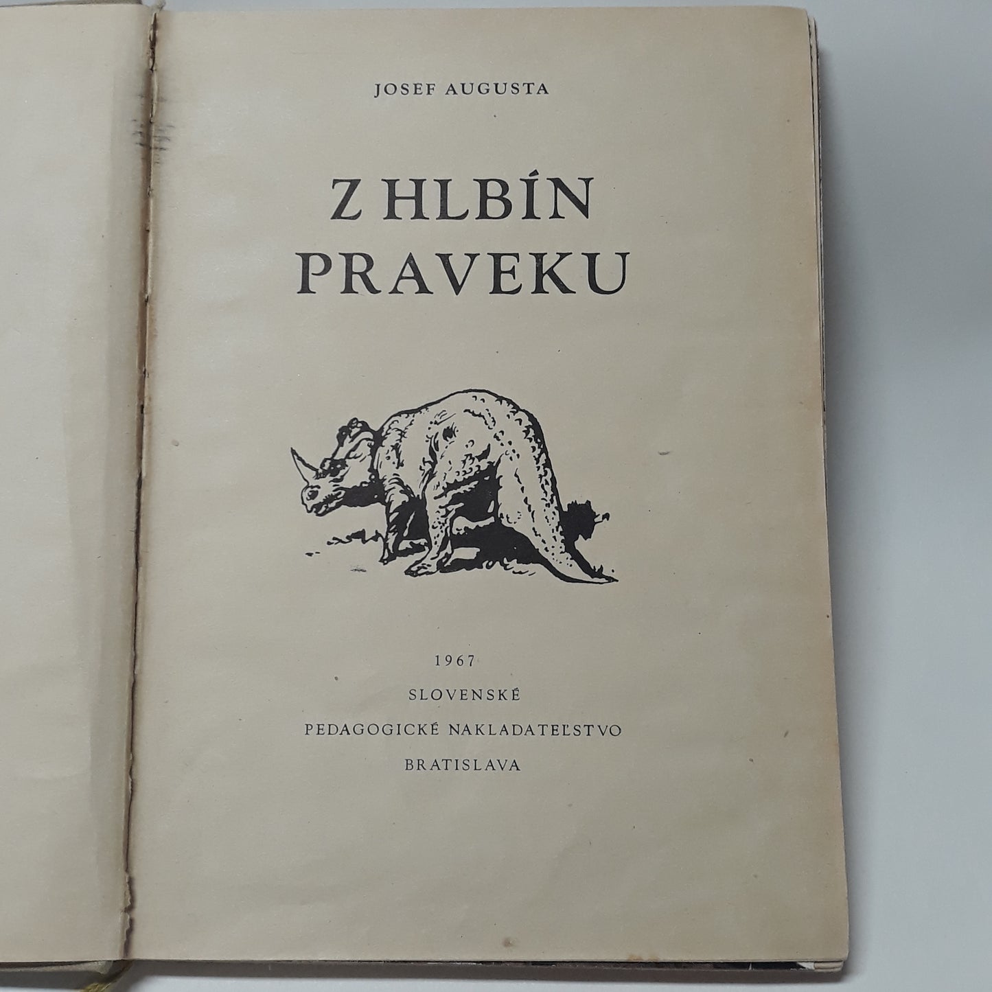 Z hlbín praveku