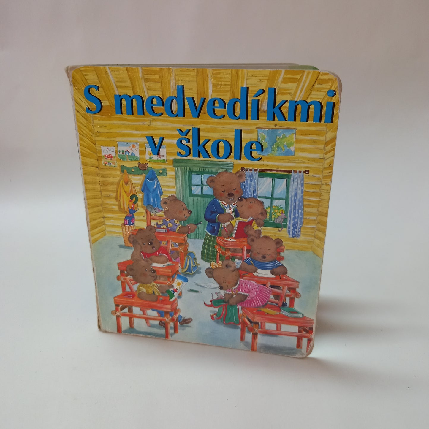 S medvedíkmi v škole