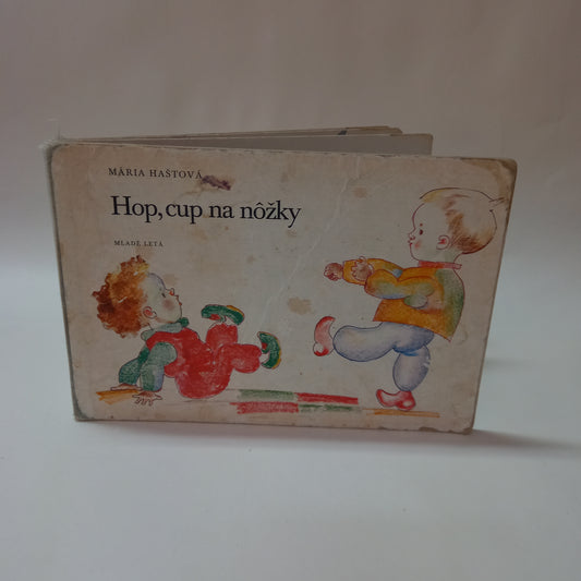 Hop, cup na nôžky