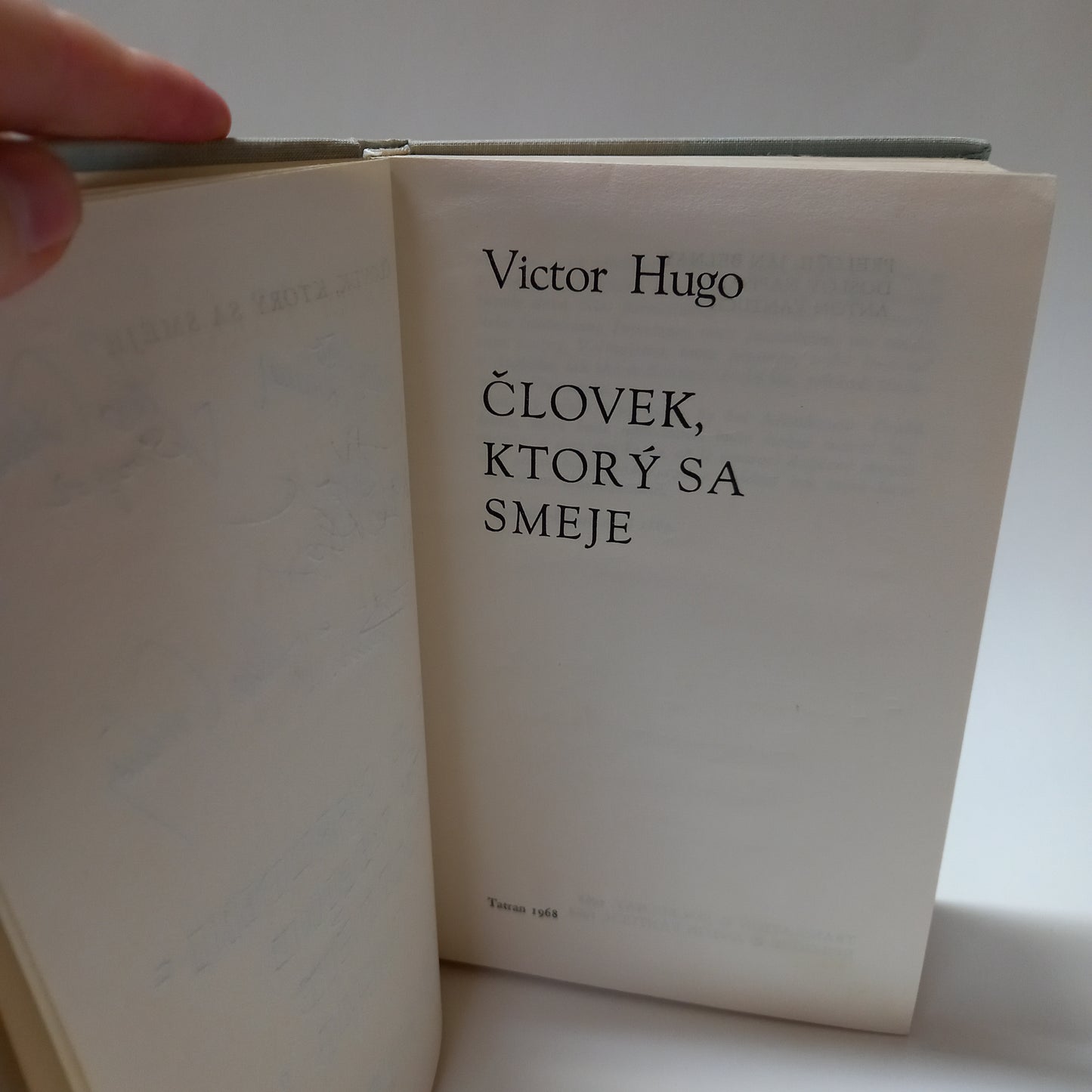 Človek, ktorý sa smeje