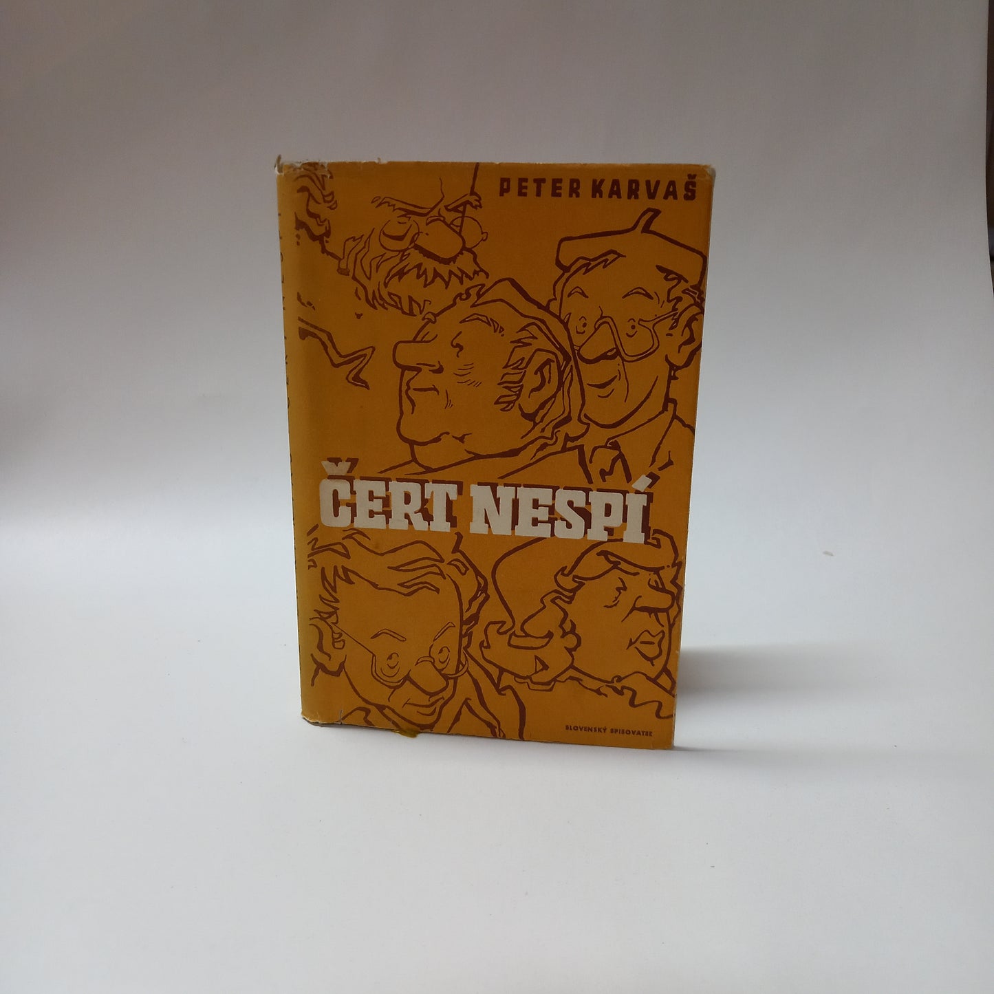 Čert nespí