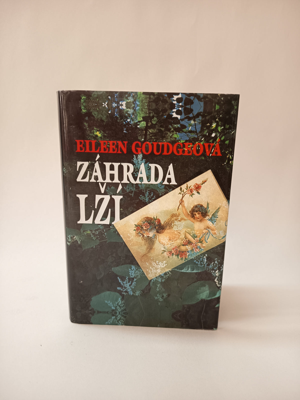 Záhrada lží