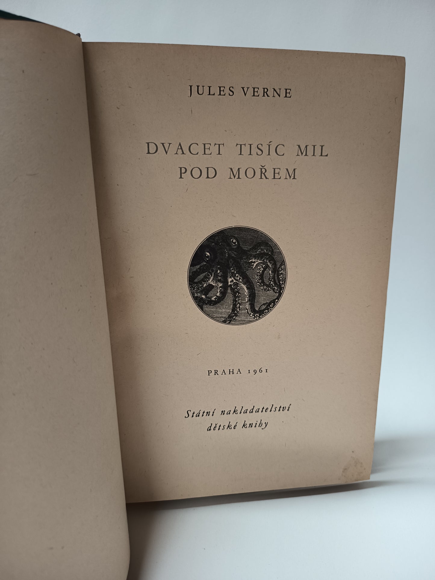 Dvacet tisíc mil pod mořem