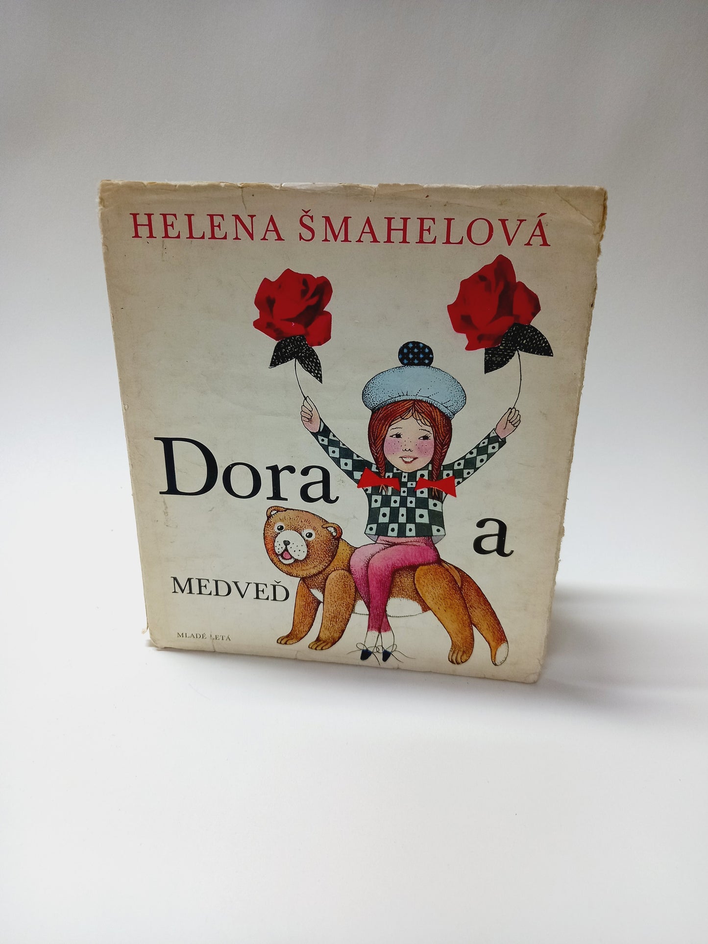 Dora a medveď