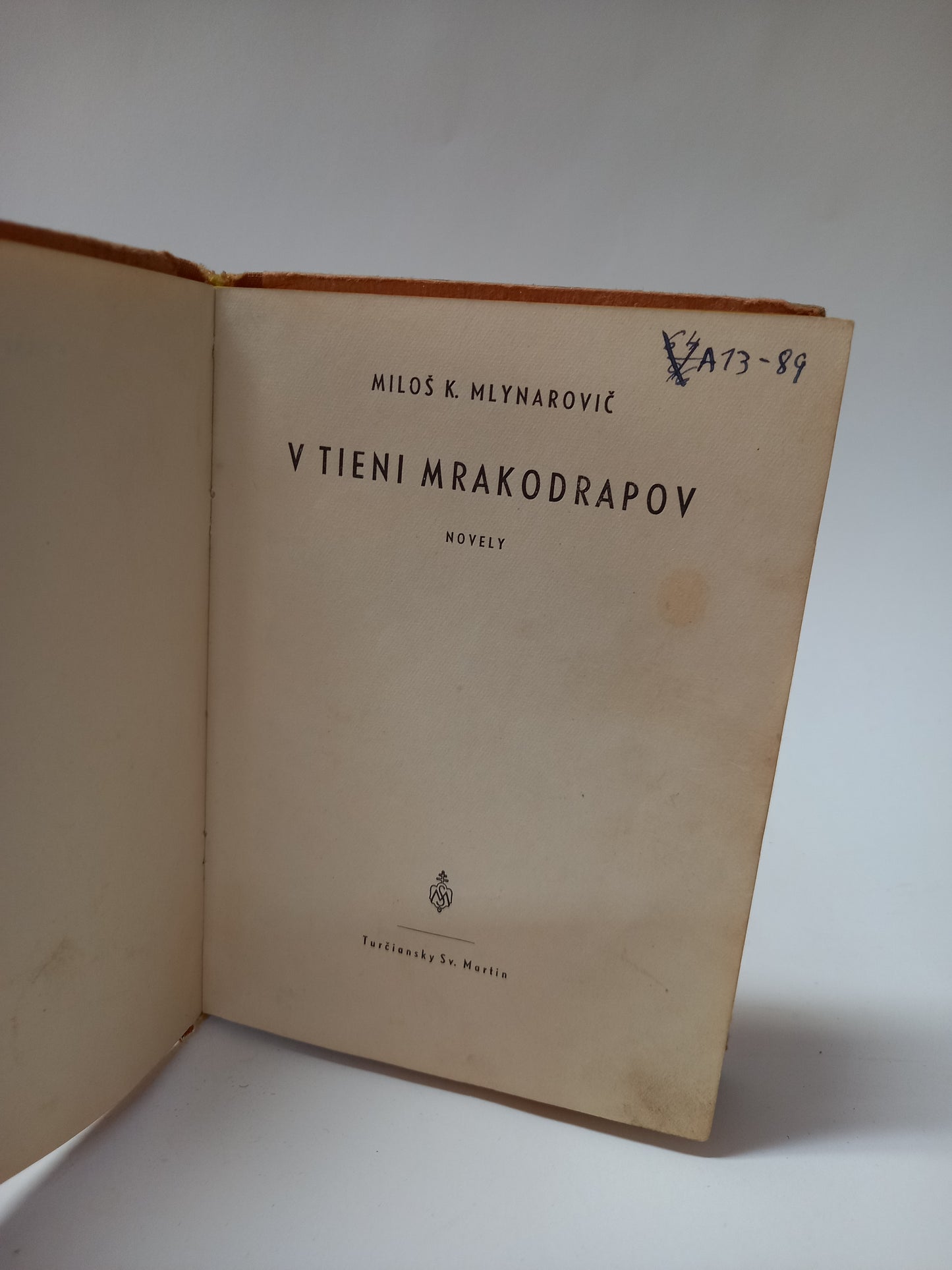 V tiene mrakodrapov