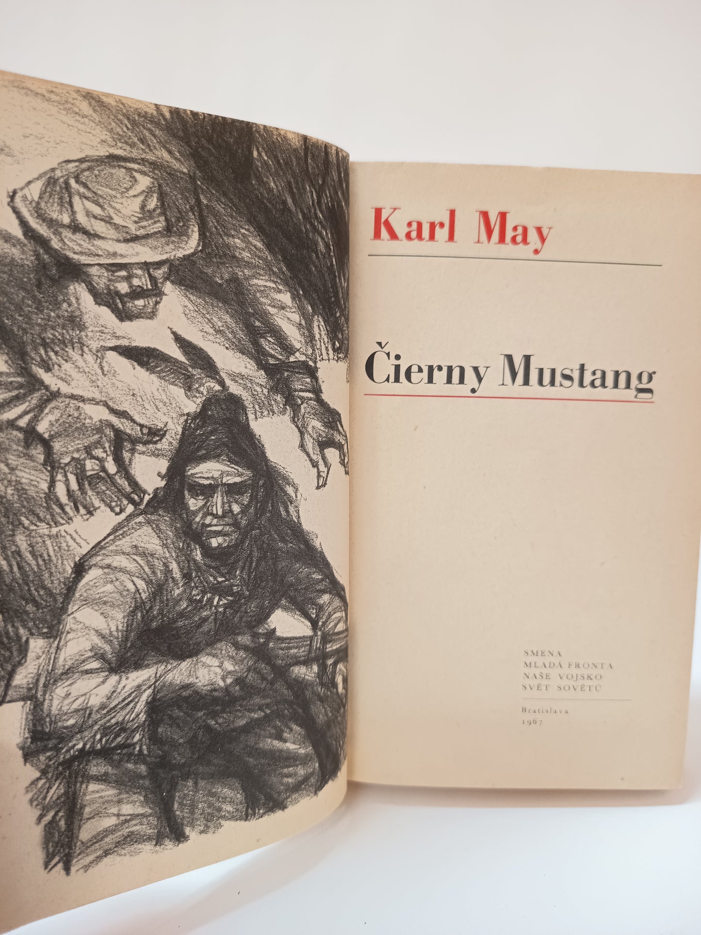 Čierny Mustang