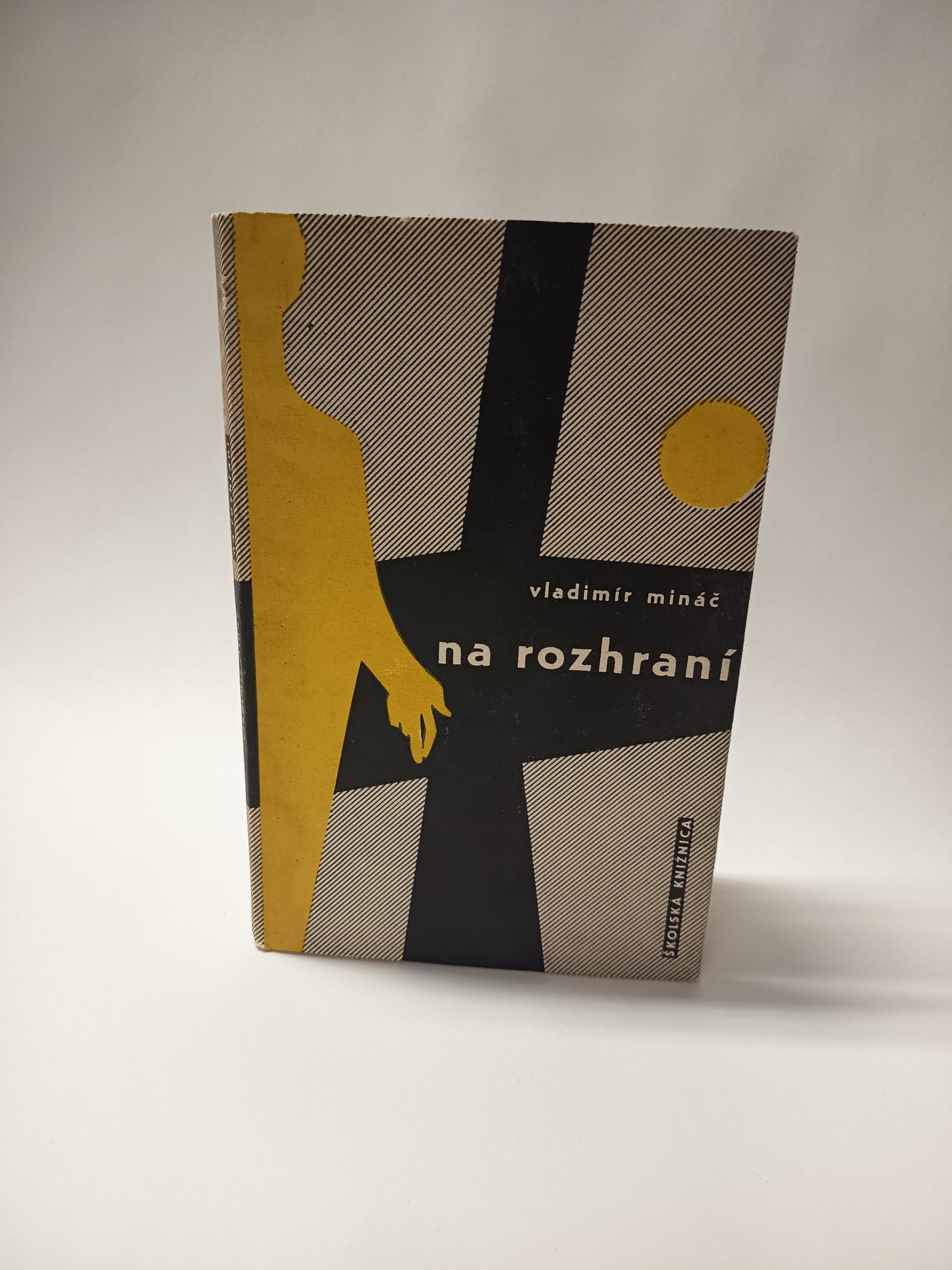 Na rozhraní
