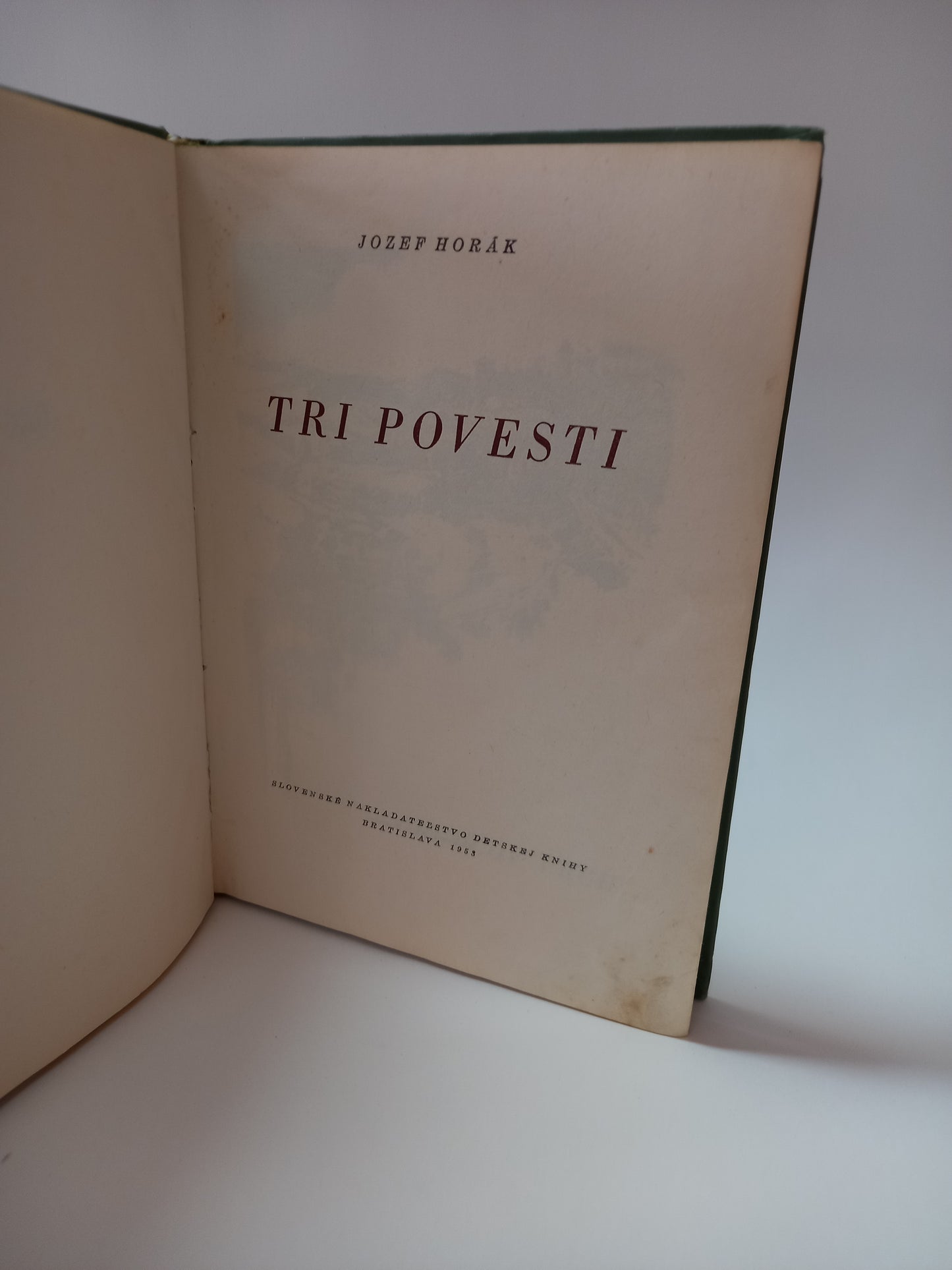 Tri povesti