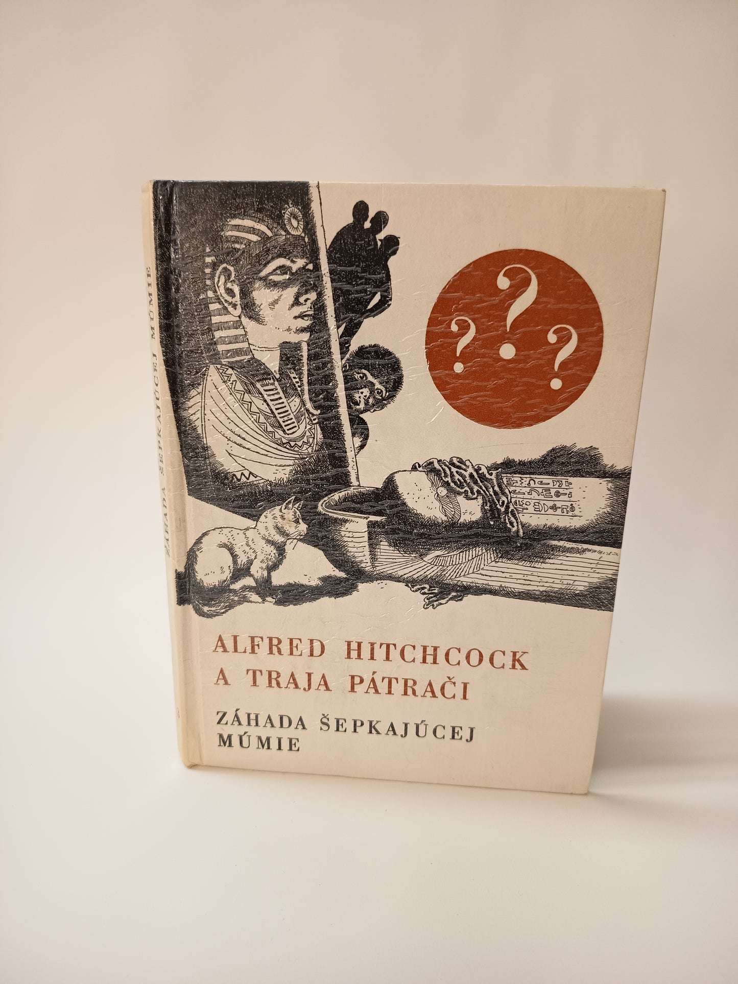 Alfred Hitchcock a Traja pátrači - Záhada šepkajúcej múmie